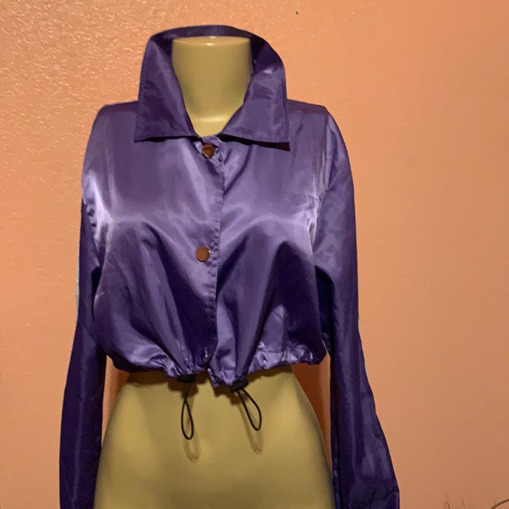 In Excellent Condition Cropped Top